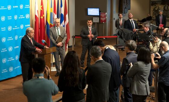 Генеральный секретарь Антониу Гутерриш выступает перед прессой.